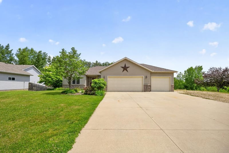 470 Christina Ct, Zumbro Falls, MN 55991
