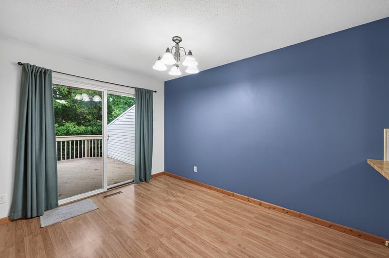 12206 Oak Leaf Cir, Burnsville, MN 55337