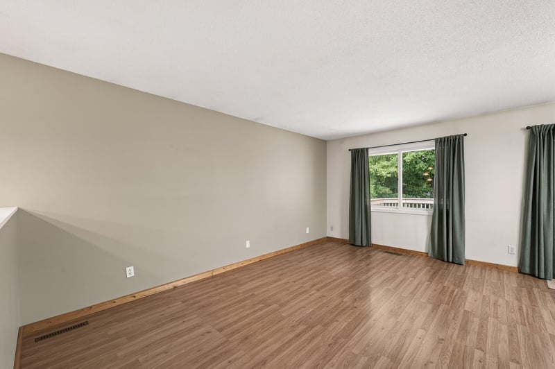 12206 Oak Leaf Cir, Burnsville, MN 55337