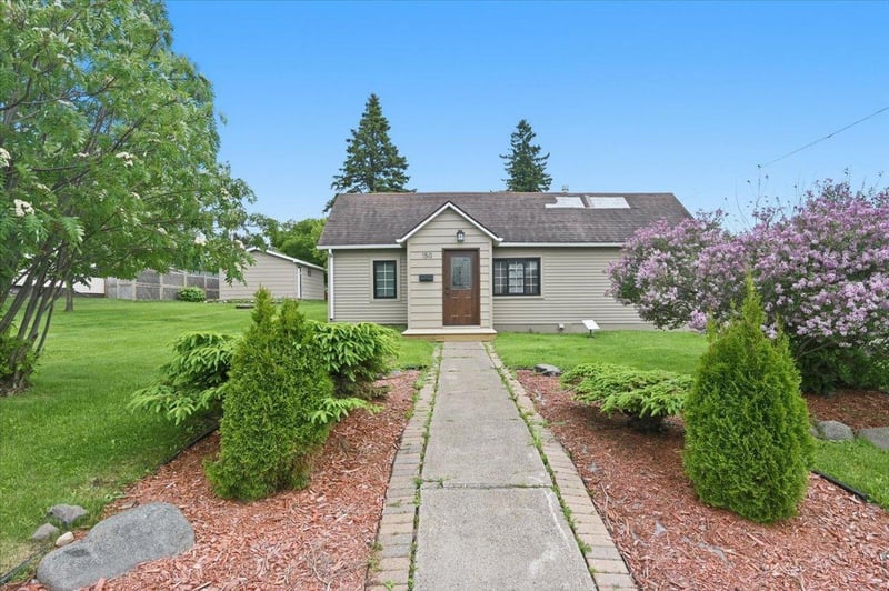150 1st St, Duluth, MN 55810