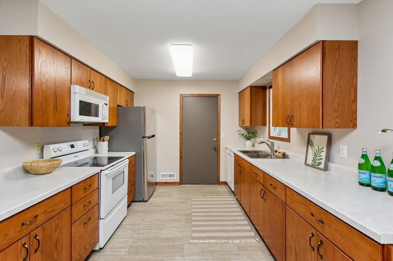 7743 Countryside Dr, Bloomington, MN 55438