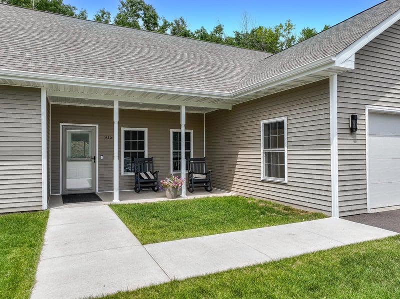 915 N Basswood Ave, Duluth, MN 55811