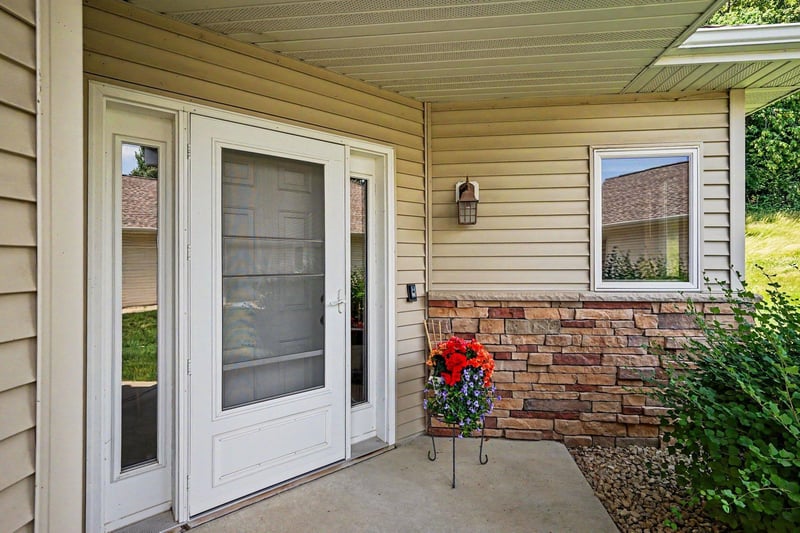 3476 Briarview Ct, Red Wing, MN 55066