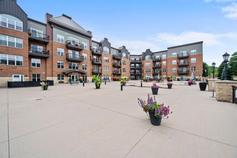 1800 Graham Ave #404, Saint Paul, MN 55116