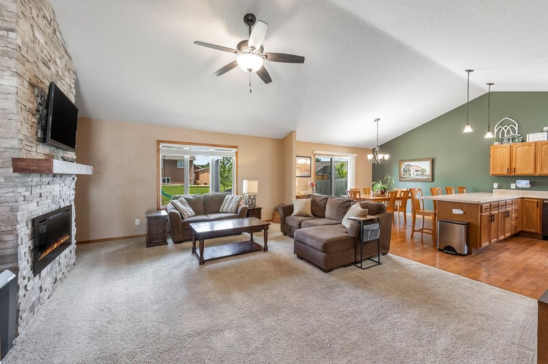 109 La Costa Ln, Mankato, MN 56001