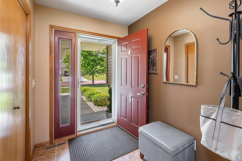 109 La Costa Ln, Mankato, MN 56001