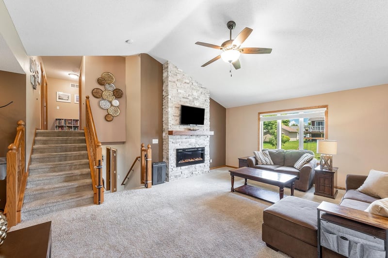 109 La Costa Ln, Mankato, MN 56001