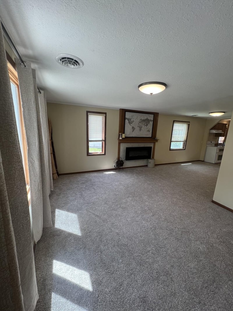 214 E Main St, Belle Plaine, MN 56011