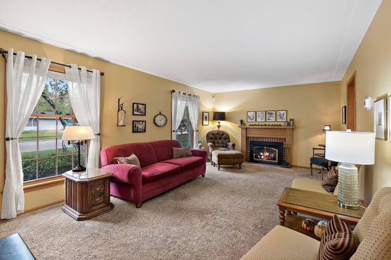 1020 W 107th St, Bloomington, MN 55431