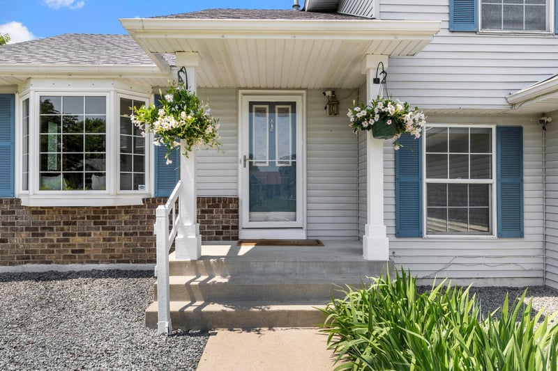 4629 Weston Hills Dr, Eagan, MN 55123