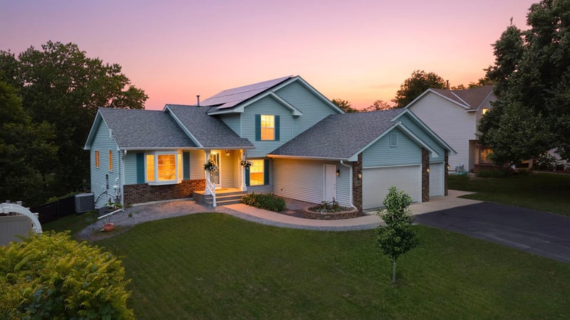 4629 Weston Hills Dr, Eagan, MN 55123