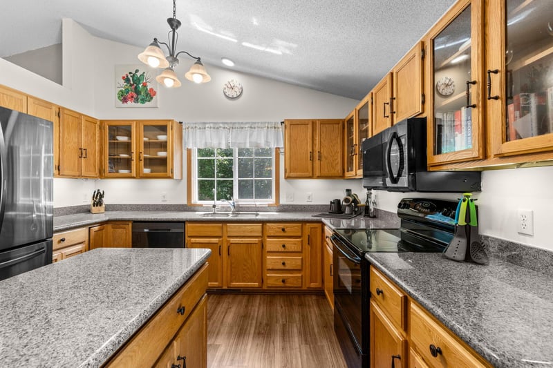 4629 Weston Hills Dr, Eagan, MN 55123