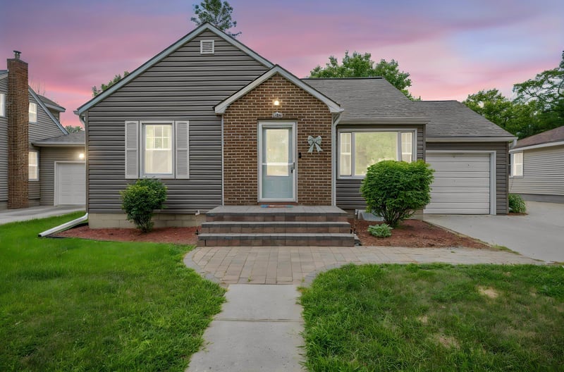 1193 River Rd, Windom, MN 56101