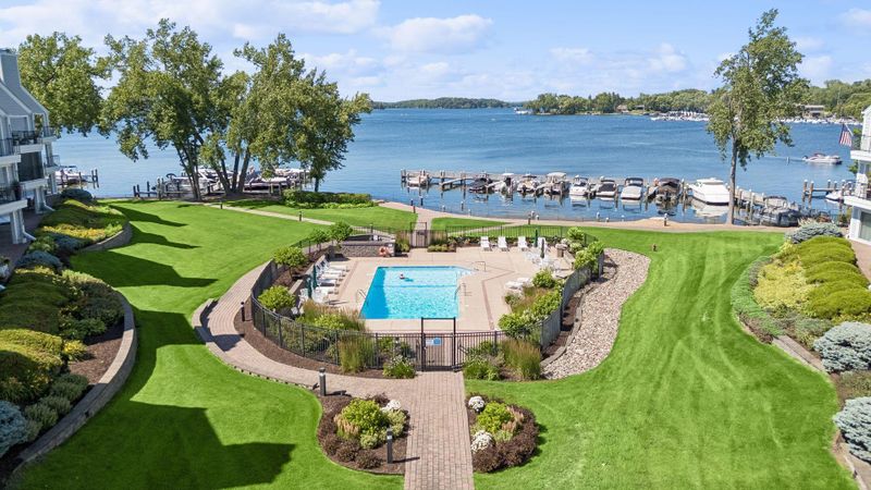 603 Lake St #215, Excelsior, MN 55331
