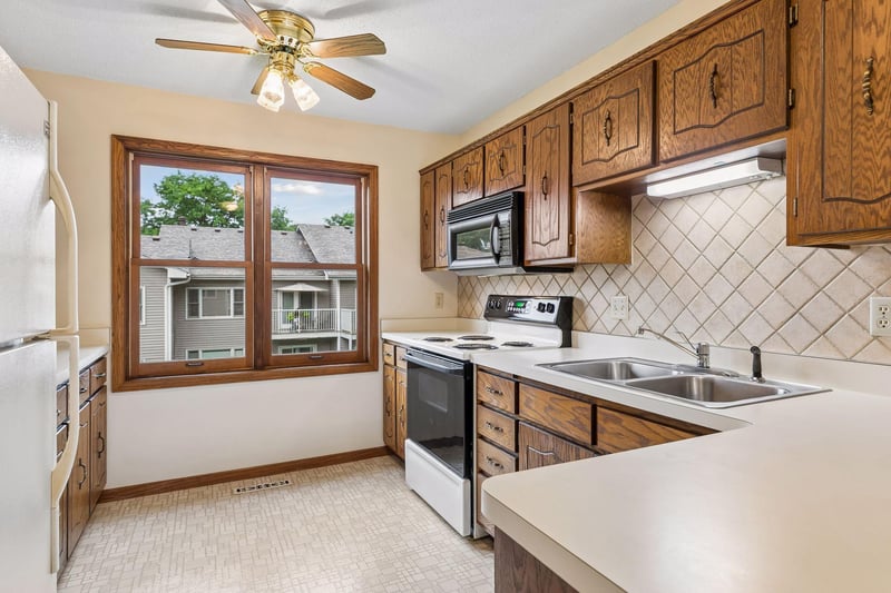 1799 12 County Road E E #30, White Bear Lake, MN 55110