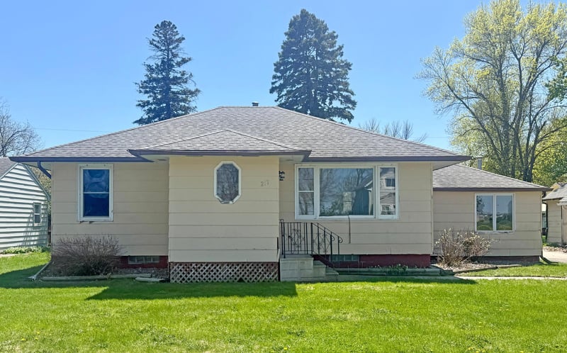 217 Pearl St W, Amboy, MN 56010