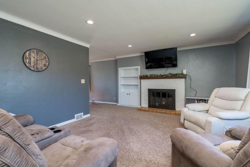 611 S Broadway St, New Ulm, MN 56073