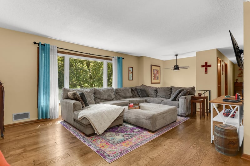 7660 Heritage Rd, Eden Prairie, MN 55346