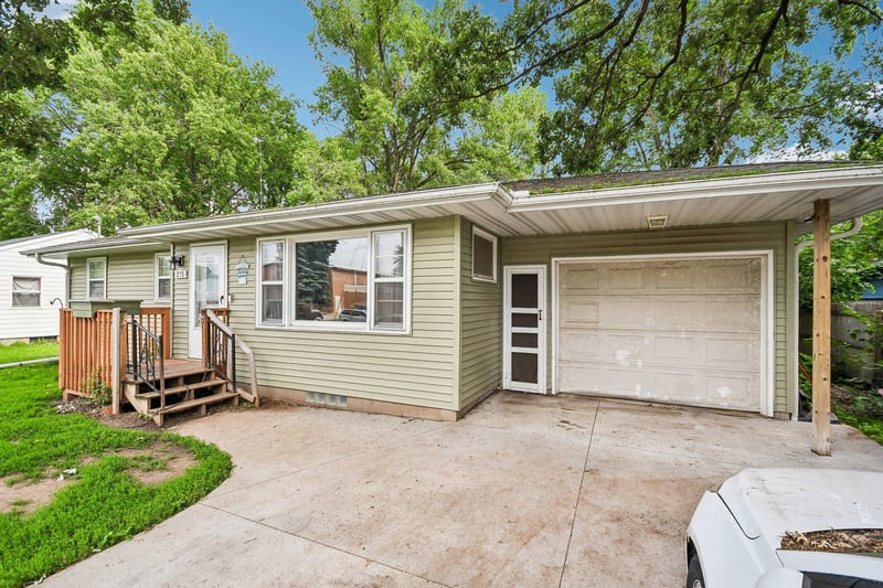 215 17th St W, Hastings, MN 55033