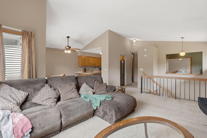 1589 Four Oaks Rd, Eagan, MN 55121