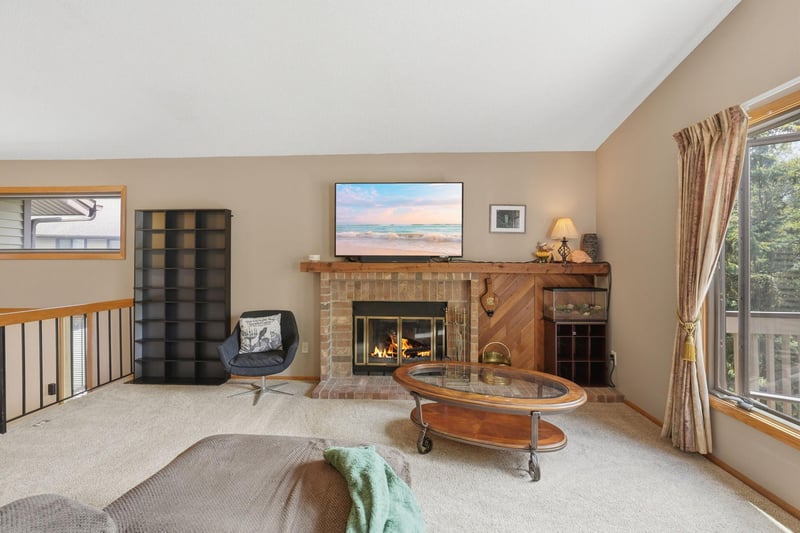1589 Four Oaks Rd, Eagan, MN 55121
