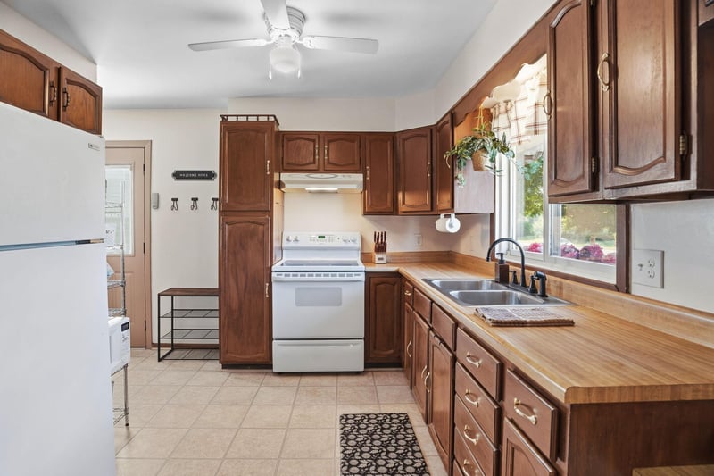 3851 Flowerfield Rd, Circle Pines, MN 55014