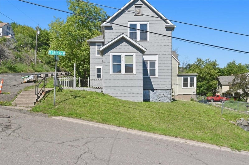 230 N 18th Ave W, Duluth, MN 55806