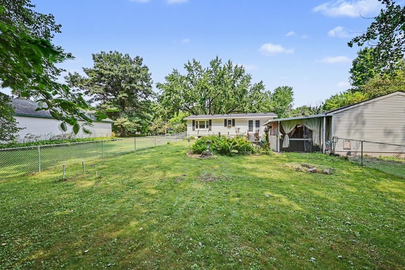 2110 Stillwater St, White Bear Twp, MN 55110