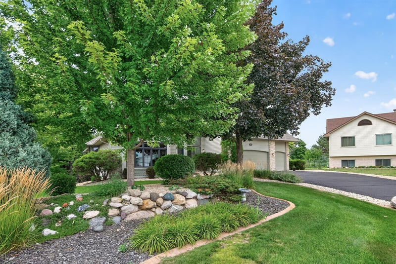 1505 Blackhawk Ridge Way, Eagan, MN 55122