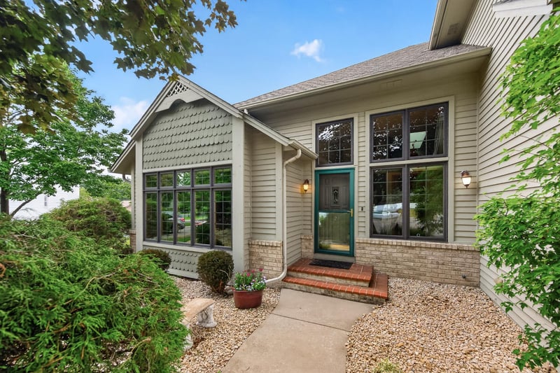 1505 Blackhawk Ridge Way, Eagan, MN 55122