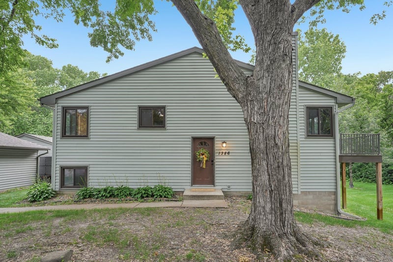 1386 Arden View Dr, Arden Hills, MN 55112