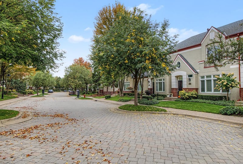 604 Coventry Ln, Edina, MN 55435