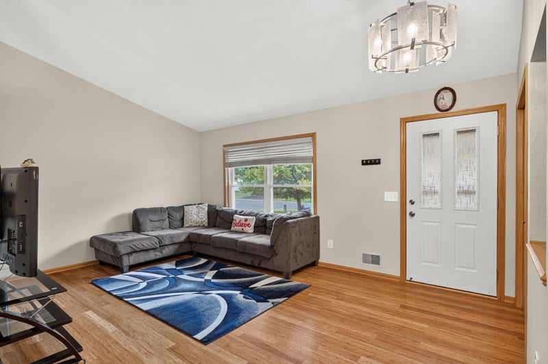 4410 S River Rn, Savage, MN 55378