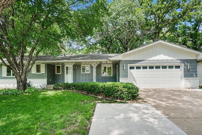 1463 Trollhagen Dr NE, Fridley, MN 55421
