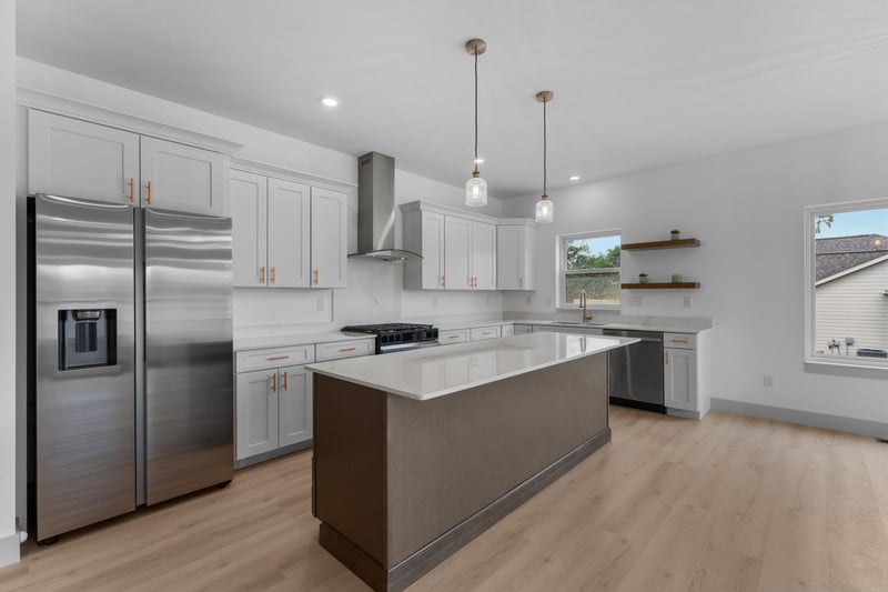 426 8th St SW, Pine Island, MN 55963