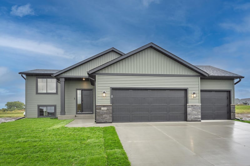 1306 9th Ave NW, Kasson, MN 55944