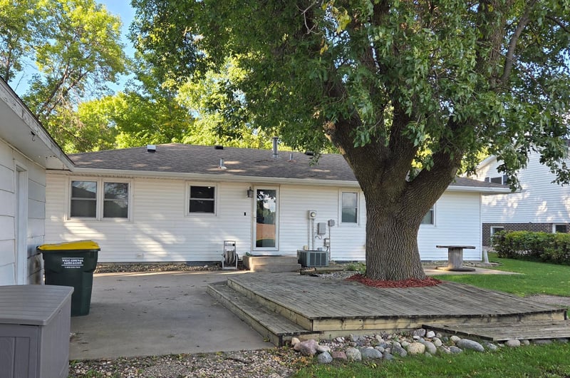 2813 12 Ave NW, Willmar, MN 56201