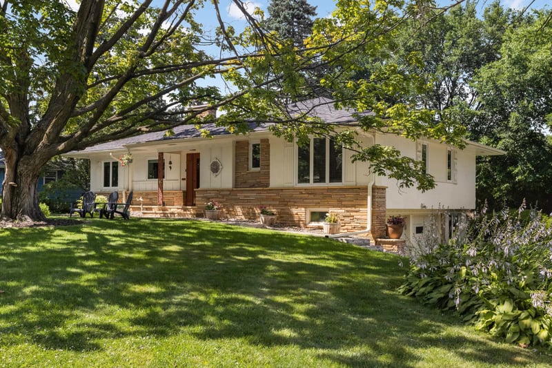 4900 Frontenac Ave, Golden Valley, MN 55422
