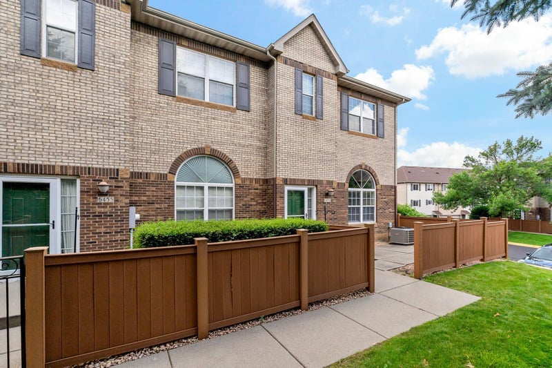 6453 Regency Ln, Eden Prairie, MN 55344