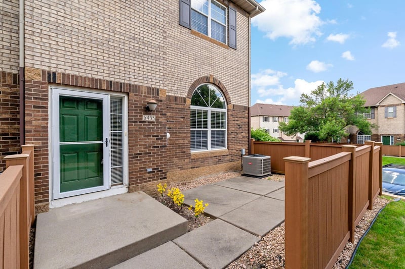 6453 Regency Ln, Eden Prairie, MN 55344