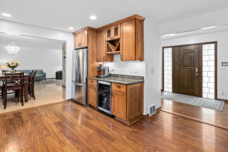 2436 Standridge Ave, Maplewood, MN 55109