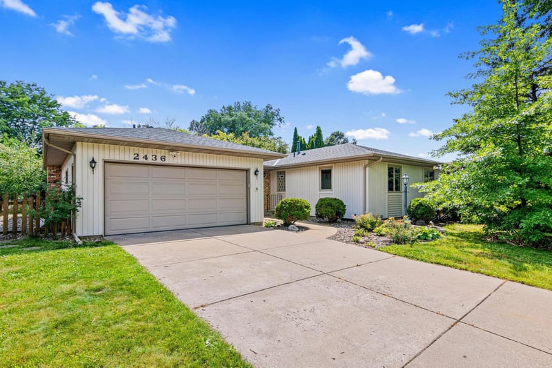 2436 Standridge Ave, Maplewood, MN 55109