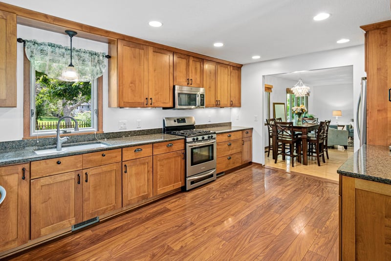 2436 Standridge Ave, Maplewood, MN 55109