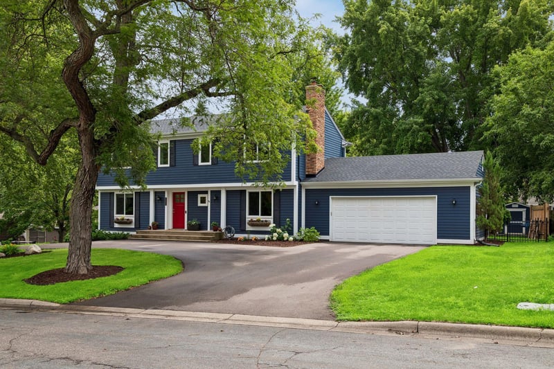 1401 Echo Dr, Burnsville, MN 55337