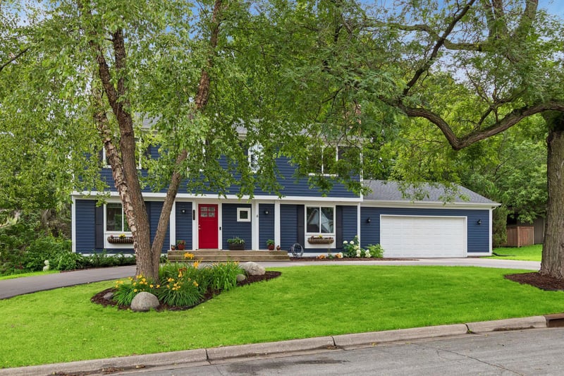1401 Echo Dr, Burnsville, MN 55337