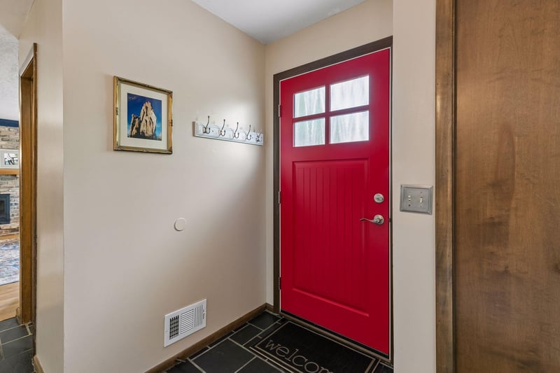 1401 Echo Dr, Burnsville, MN 55337