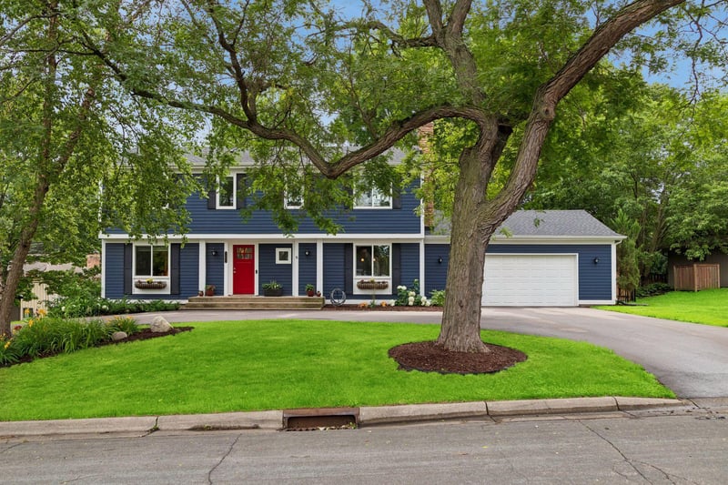 1401 Echo Dr, Burnsville, MN 55337