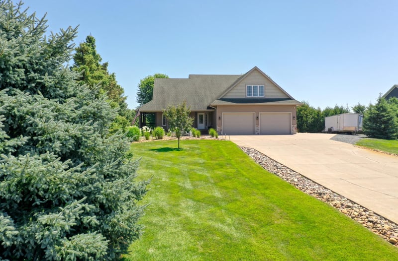 25157 Firefly Ave, Wyoming, MN 55092