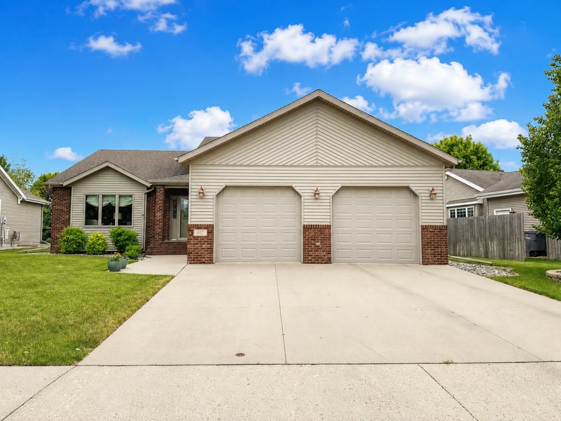 607 13th Ave N, Moorhead, MN 56560