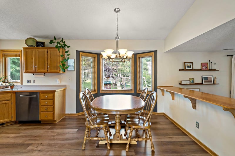 1228 Heritage Dr, Shakopee, MN 55379